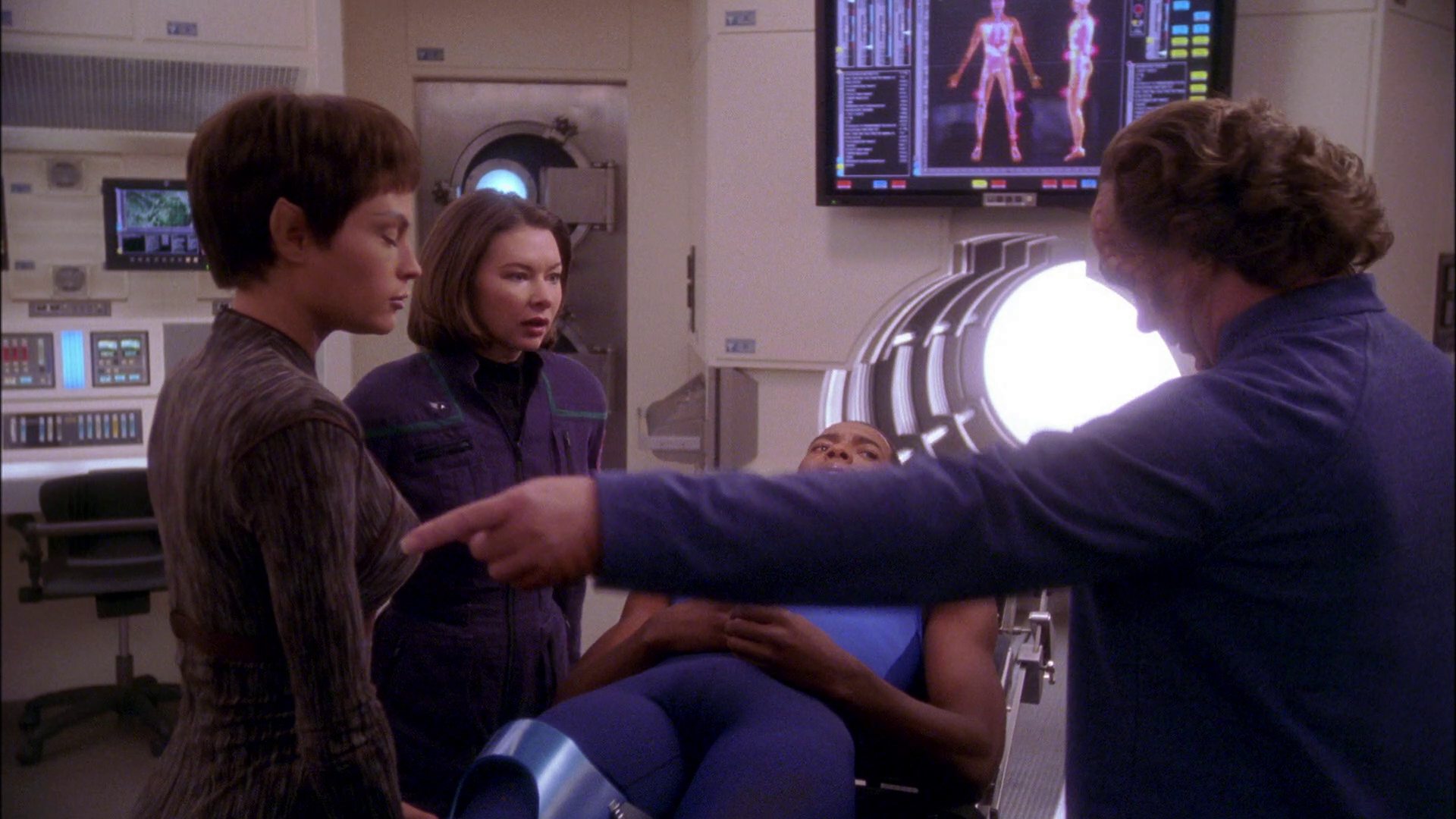 extant_StarTrek_ENT_1x25-TwoDaysAndTwoNights_2656.jpg