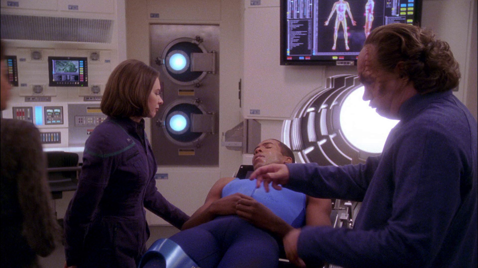 extant_StarTrek_ENT_1x25-TwoDaysAndTwoNights_2663.jpg