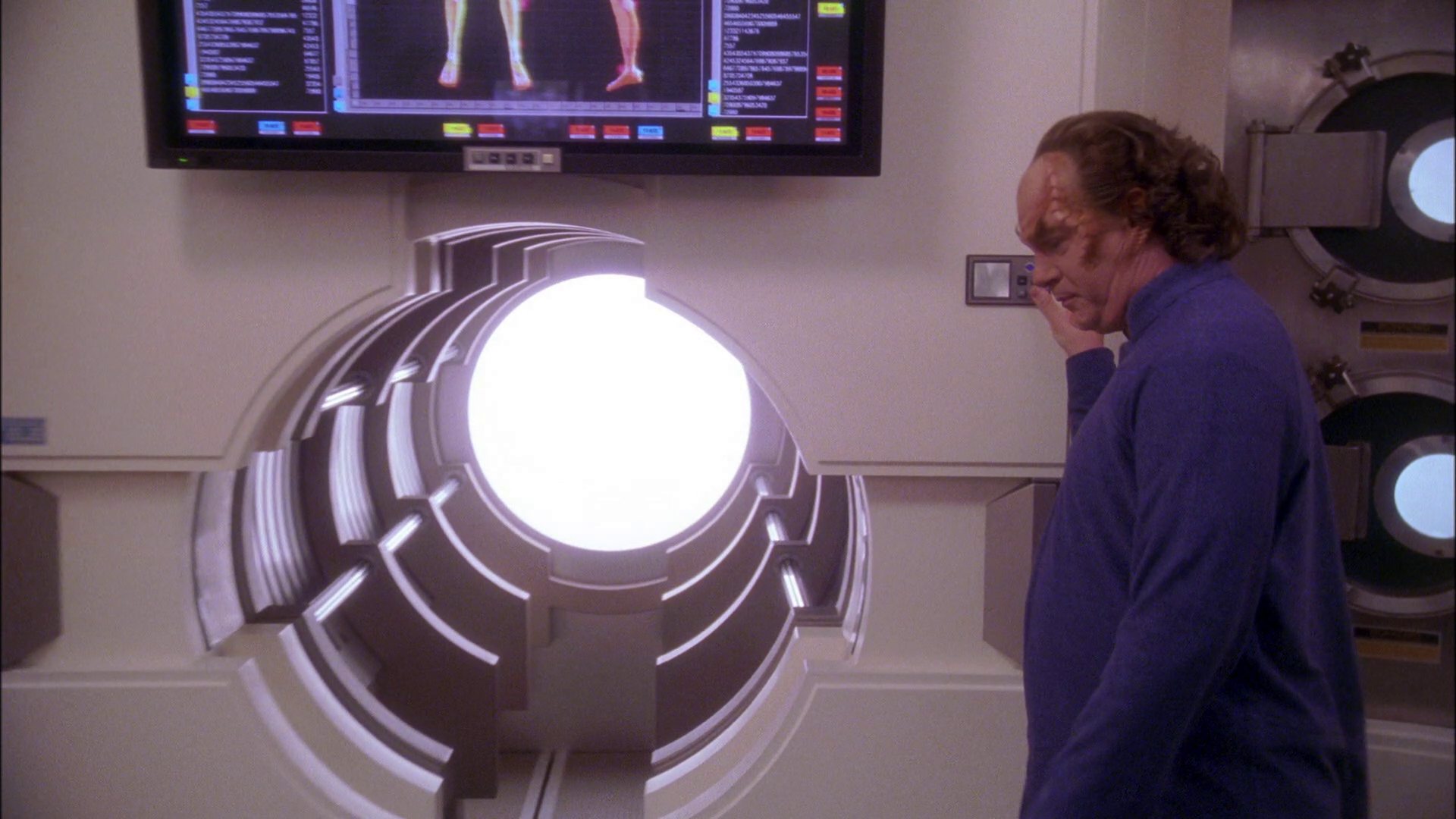 extant_StarTrek_ENT_1x25-TwoDaysAndTwoNights_2710.jpg
