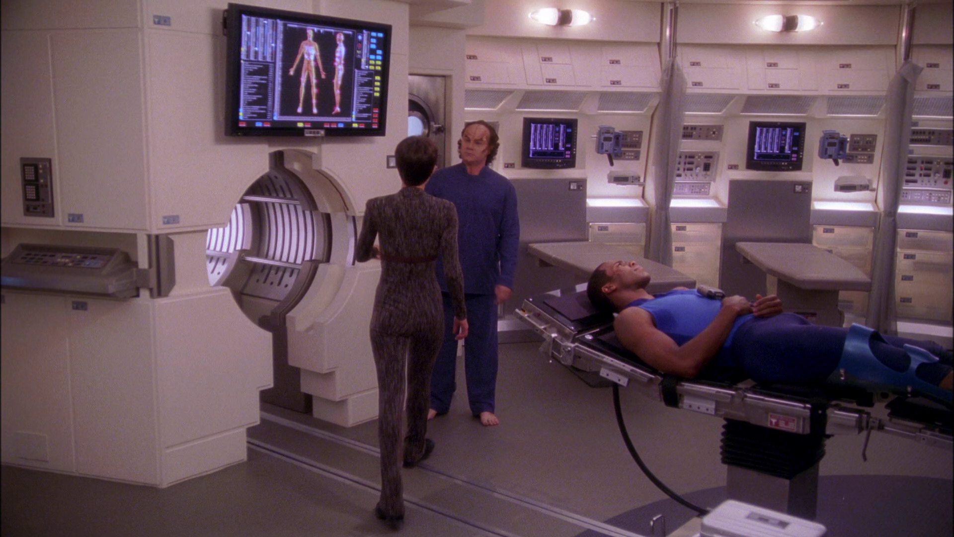 extant_StarTrek_ENT_1x25-TwoDaysAndTwoNights_2714.jpg