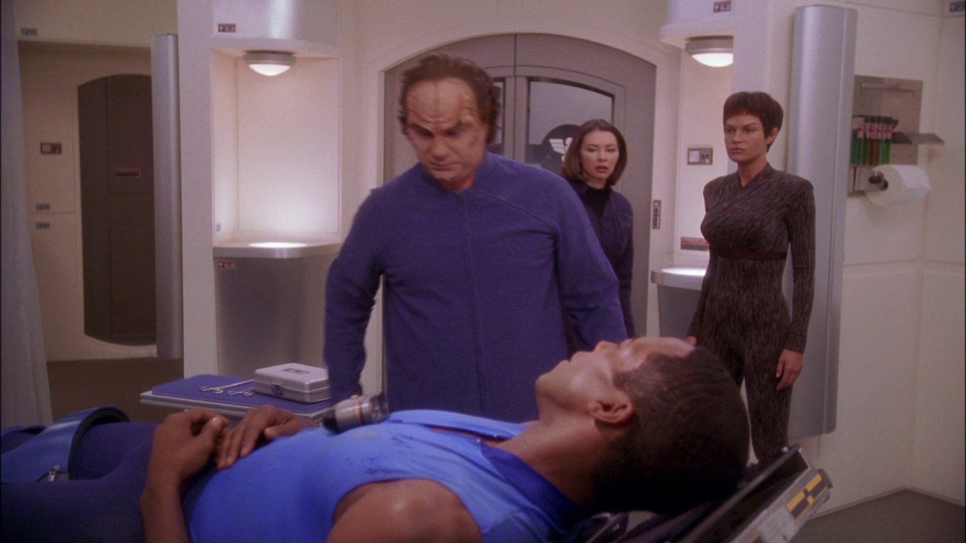 extant_StarTrek_ENT_1x25-TwoDaysAndTwoNights_2732.jpg