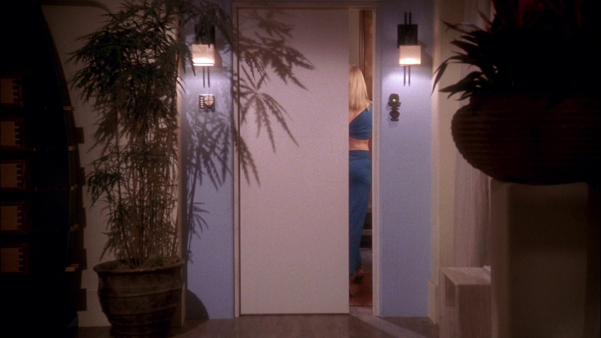 extant_StarTrek_ENT_1x25-TwoDaysAndTwoNights_3073.jpg