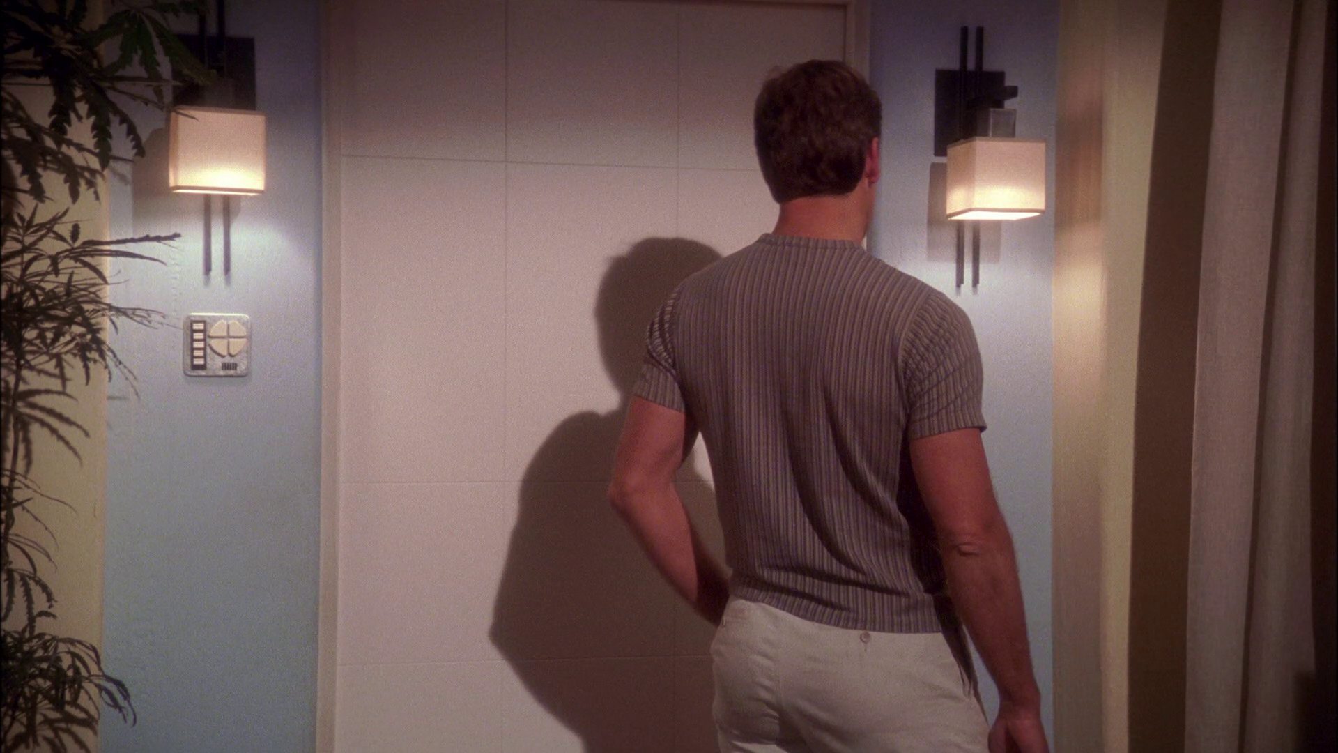 extant_StarTrek_ENT_1x25-TwoDaysAndTwoNights_3115.jpg