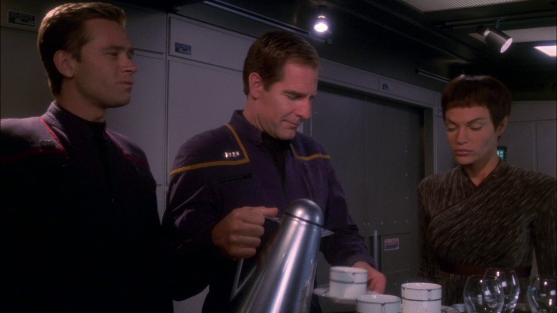 extant_StarTrek_ENT_1x26-_ShockwavePart1_0022.jpg