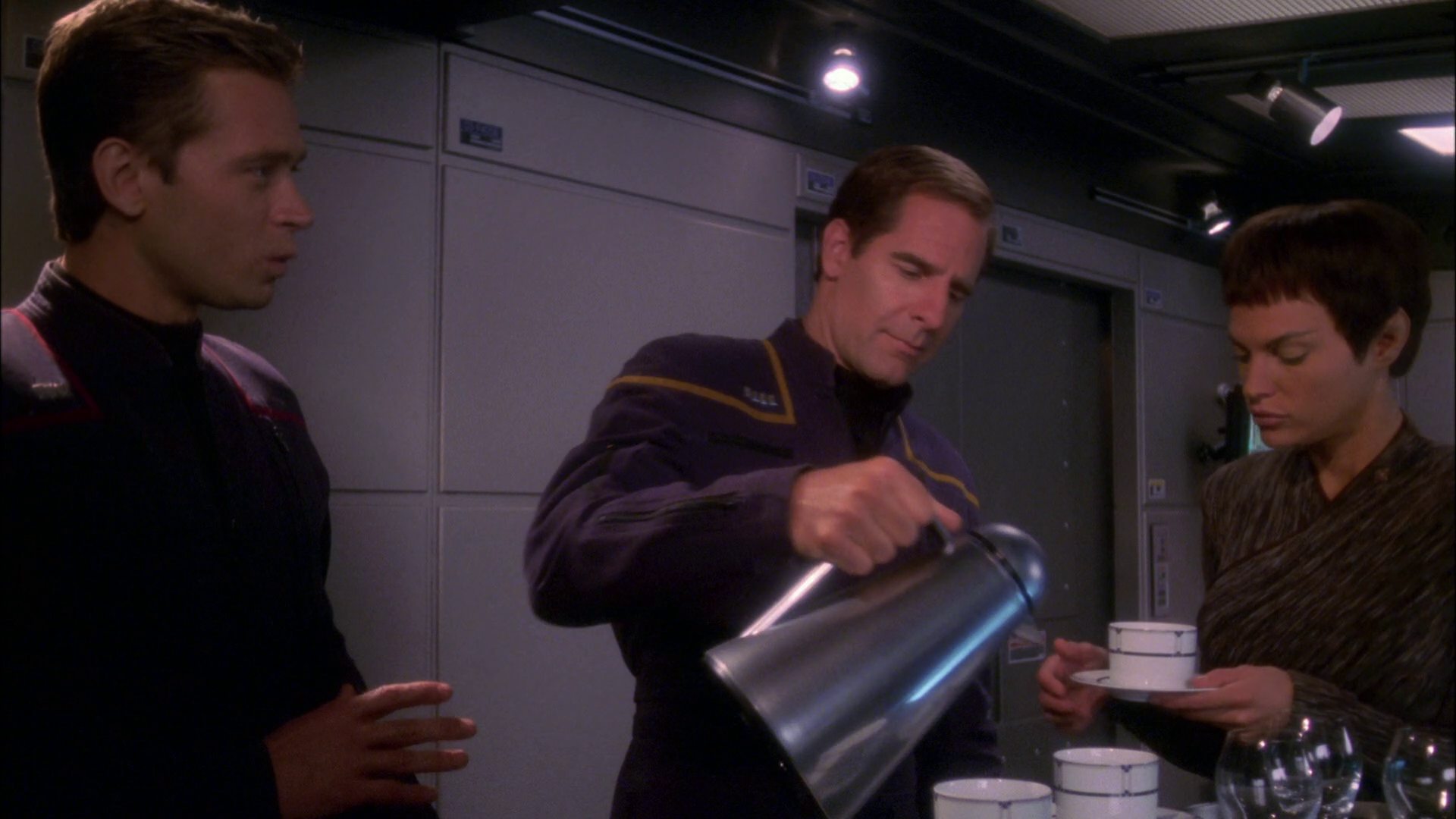 extant_StarTrek_ENT_1x26-_ShockwavePart1_0026.jpg