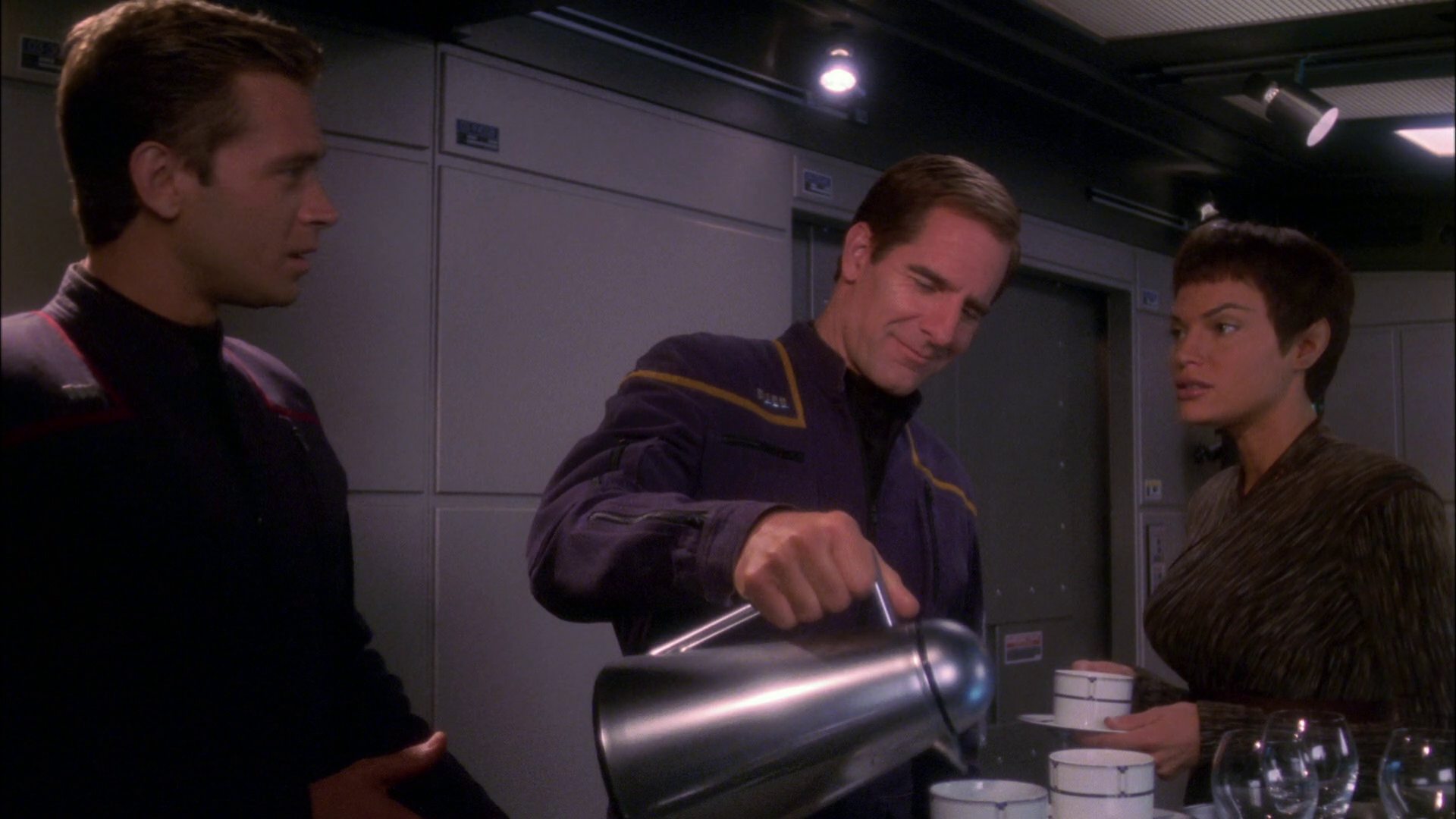extant_StarTrek_ENT_1x26-_ShockwavePart1_0032.jpg
