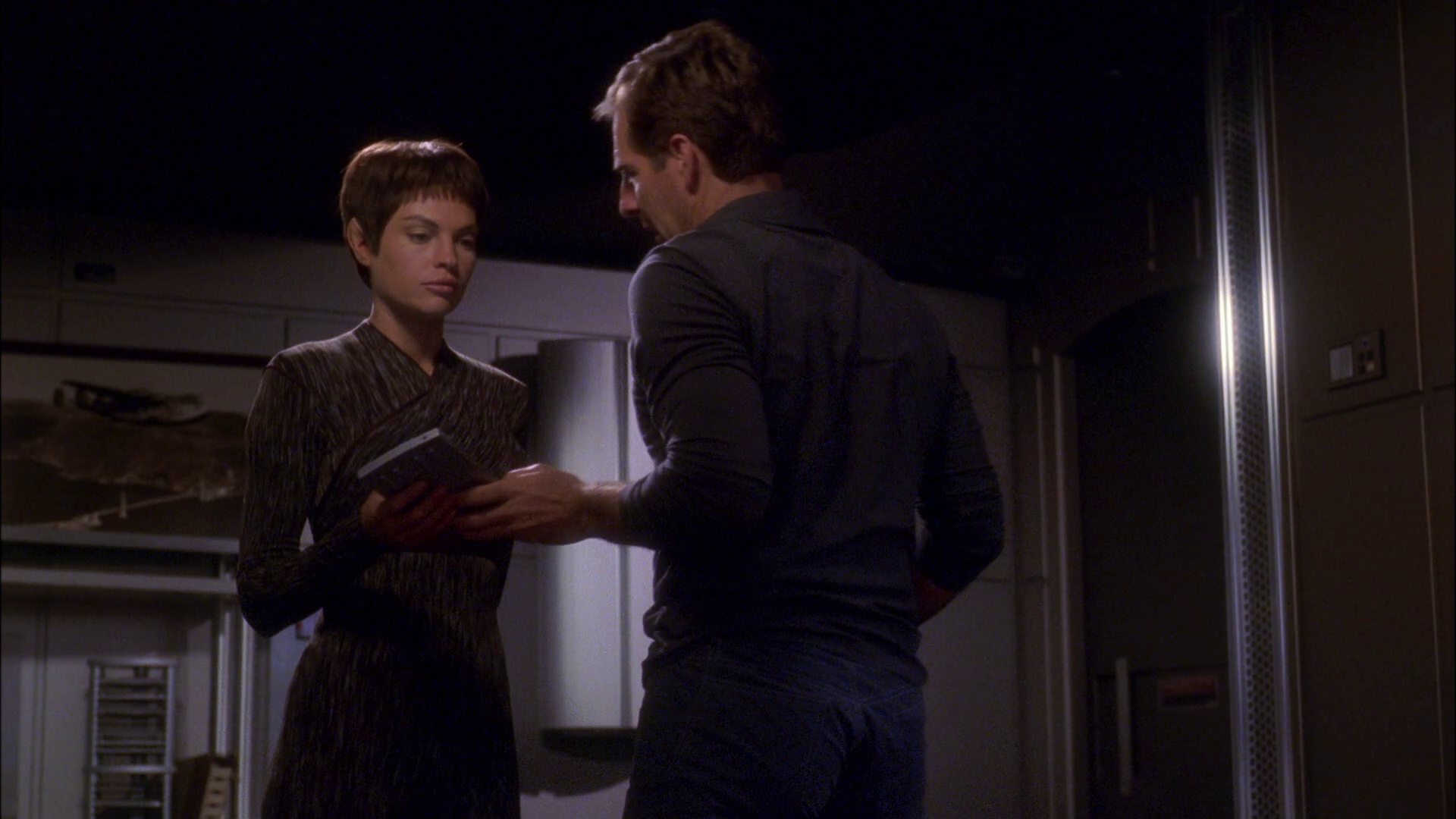 extant_StarTrek_ENT_1x26-_ShockwavePart1_1056.jpg