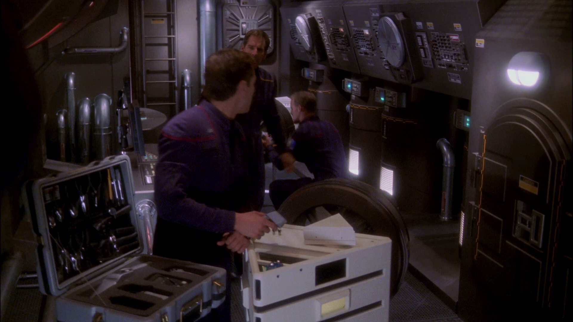 extant_StarTrek_ENT_1x26-_ShockwavePart1_2100.jpg