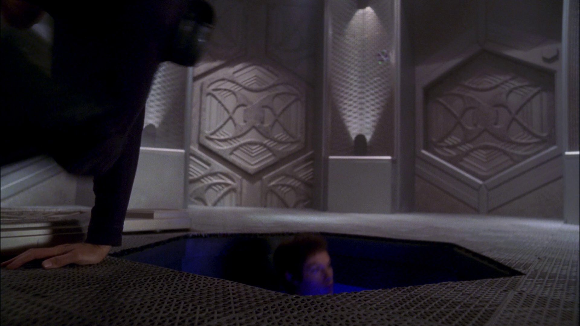 extant_StarTrek_ENT_1x26-_ShockwavePart1_2340.jpg