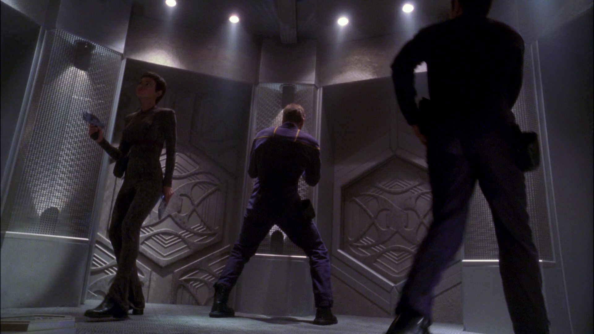 extant_StarTrek_ENT_1x26-_ShockwavePart1_2348.jpg