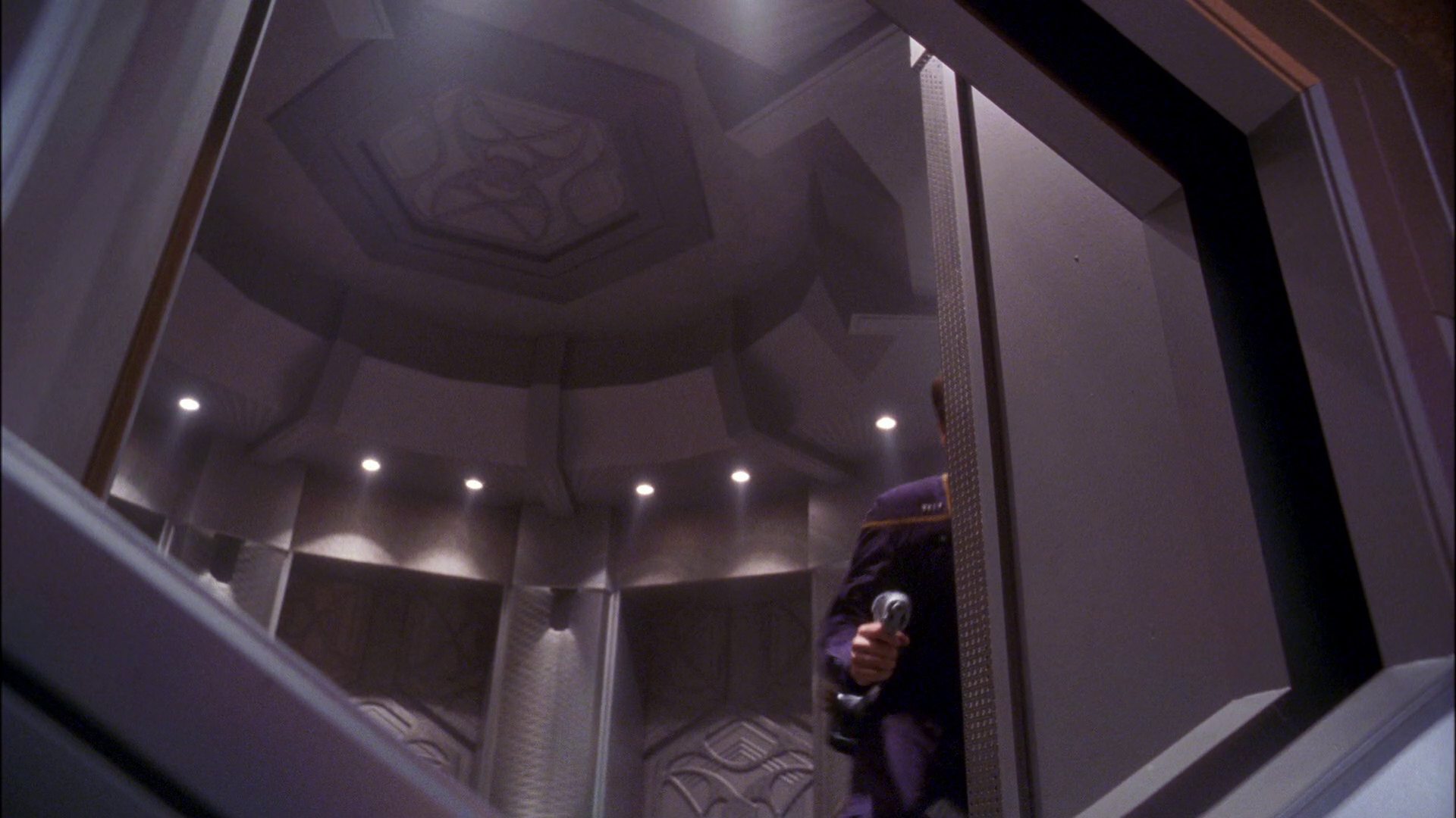 extant_StarTrek_ENT_1x26-_ShockwavePart1_2375.jpg