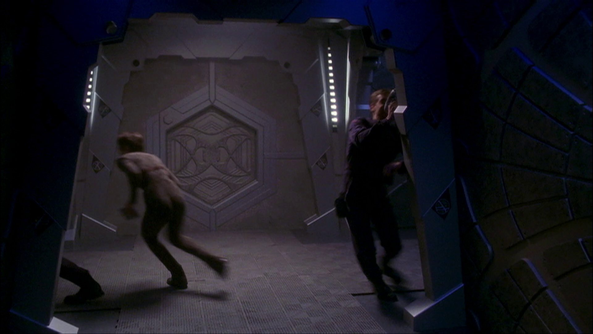 extant_StarTrek_ENT_1x26-_ShockwavePart1_2413.jpg