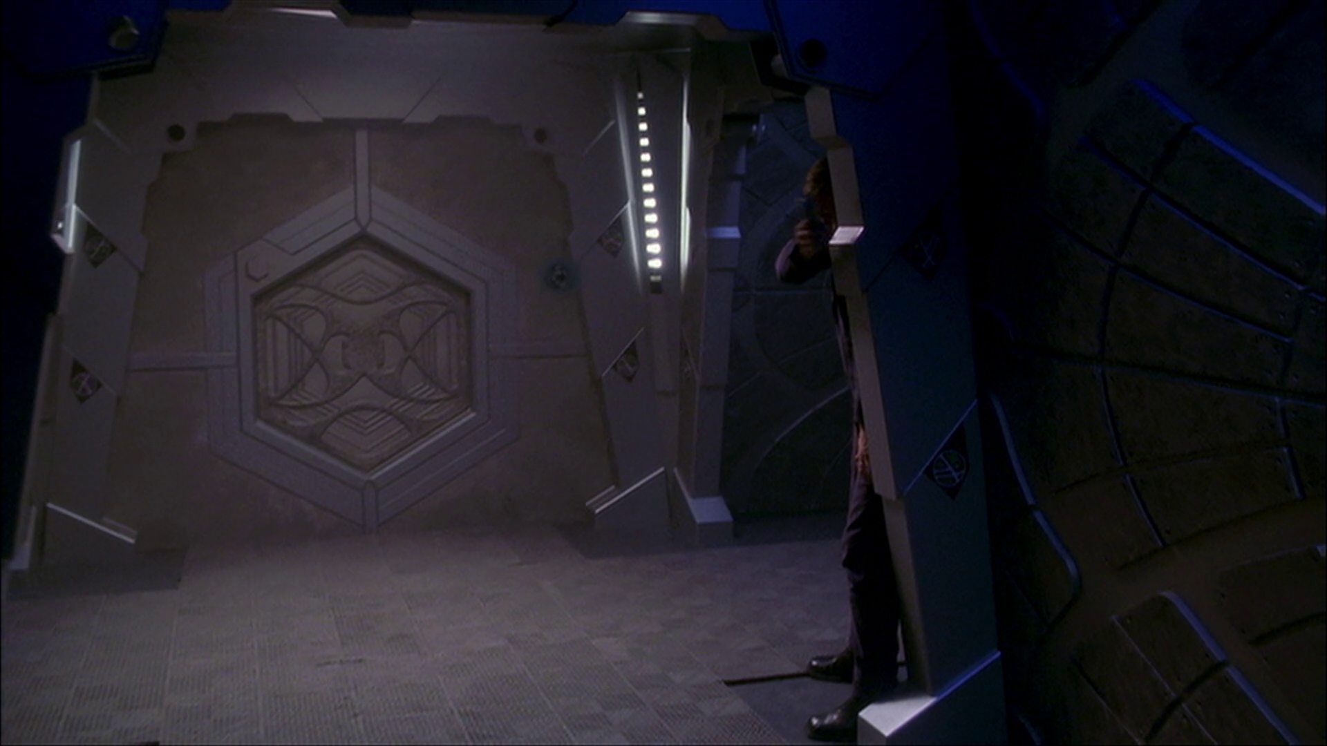 extant_StarTrek_ENT_1x26-_ShockwavePart1_2414.jpg