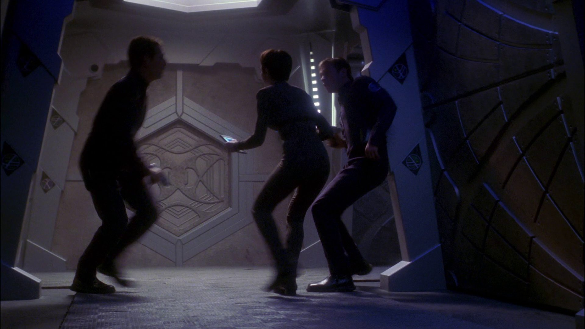 extant_StarTrek_ENT_1x26-_ShockwavePart1_2526.jpg