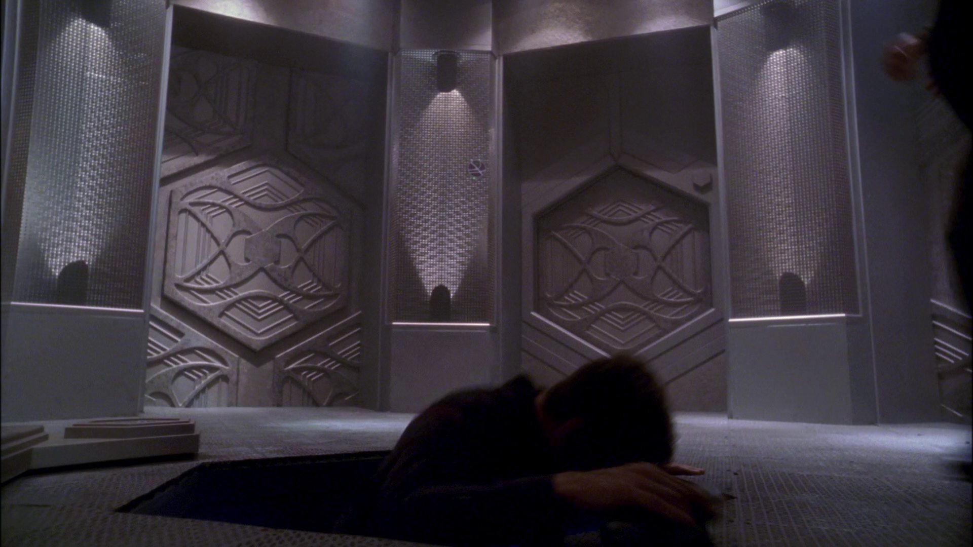 extant_StarTrek_ENT_1x26-_ShockwavePart1_2577.jpg
